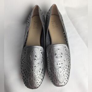 NWOT NATURALIZER Simili Leather Silver Women Flat Shoes Style Ballet Size 10